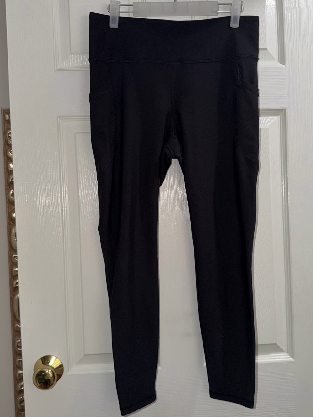 Old Navy Black High-Rise 7/8 Leggings with Side Pockets